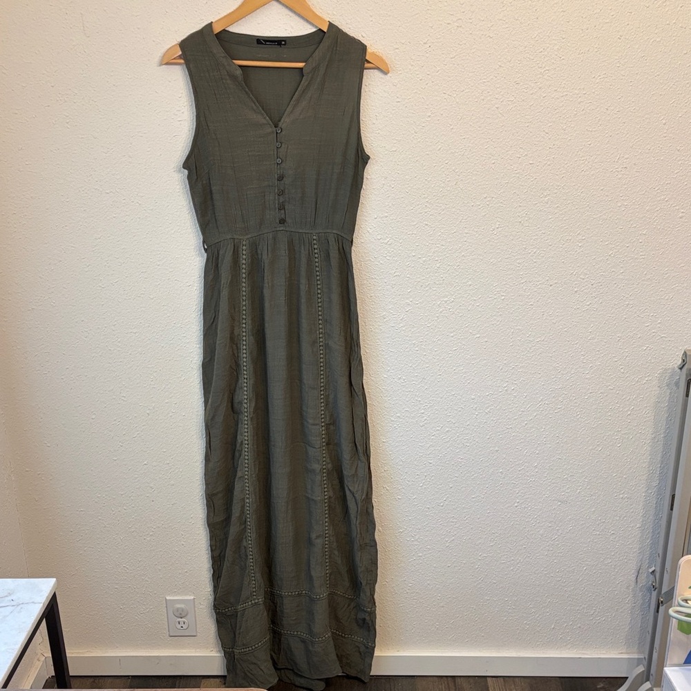 Renuar Olive Green Sleeveless Maxi Dress